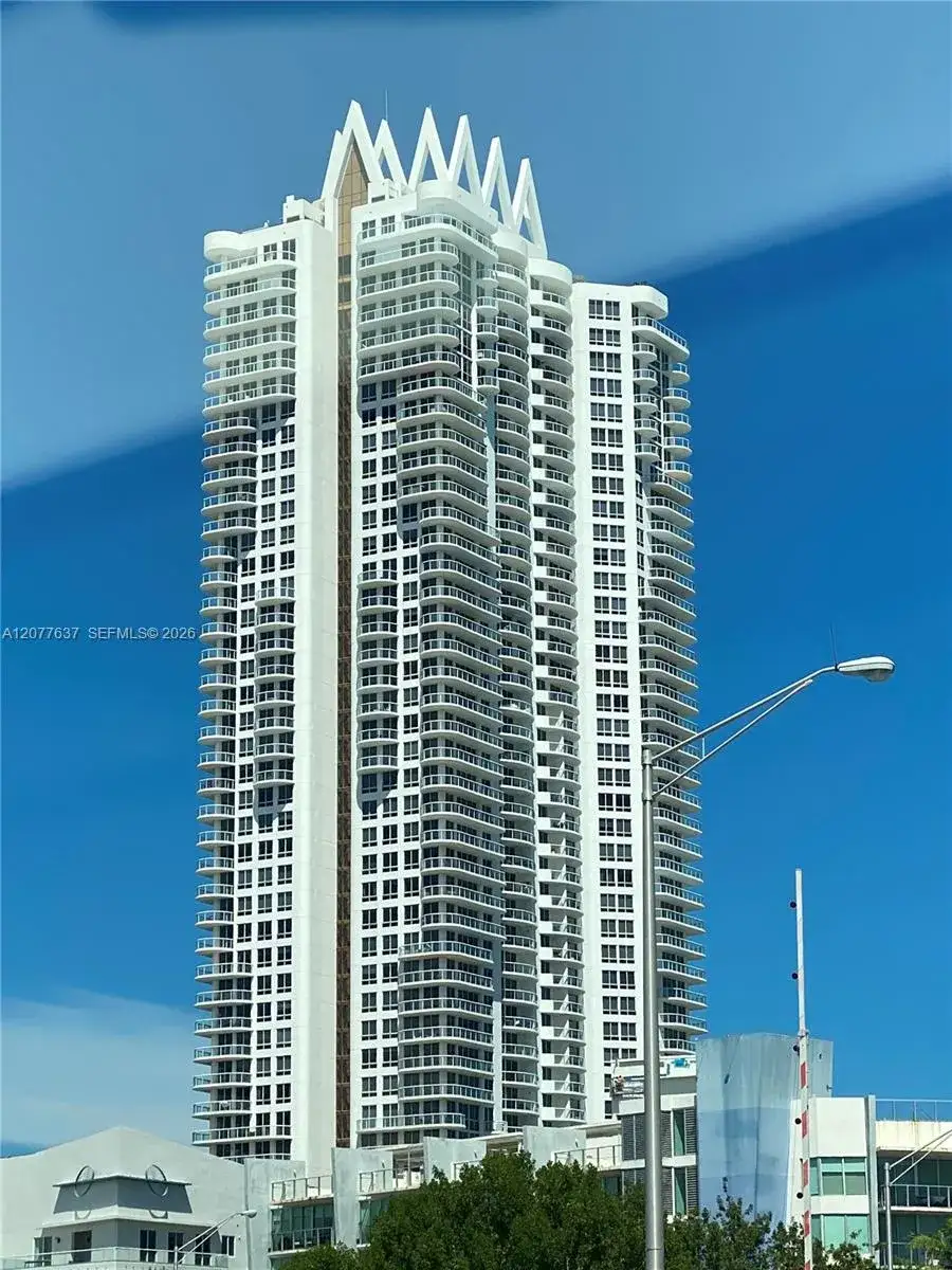 1 bedroom 1 bath Residential Lease for rent at 6365 Collins Ave # 2005, Miami Beach FL 33141