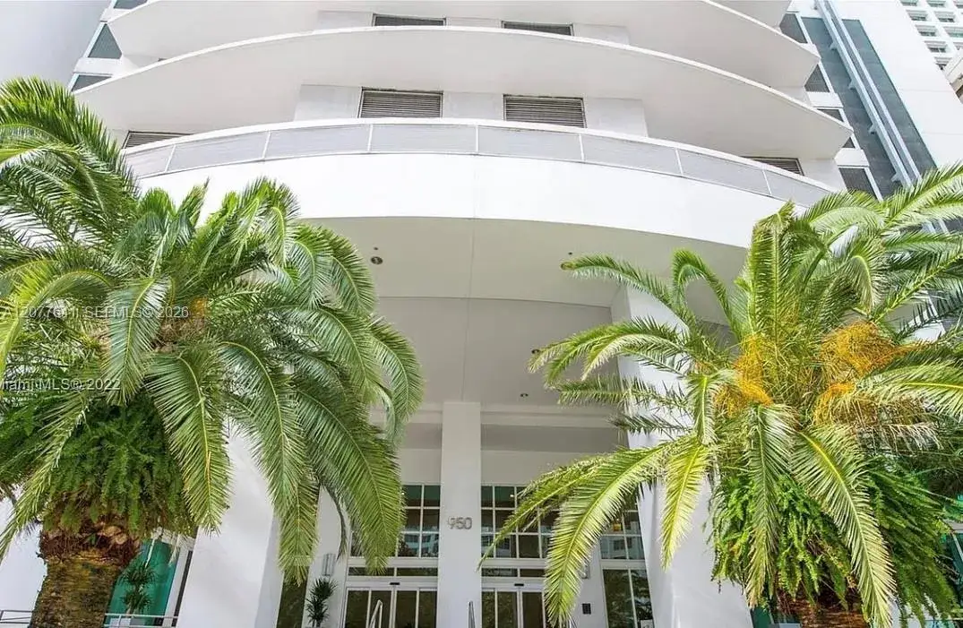 1 bedroom 1 bath Residential Lease for rent at 950 Brickell Bay Dr # 902, Miami FL 33131