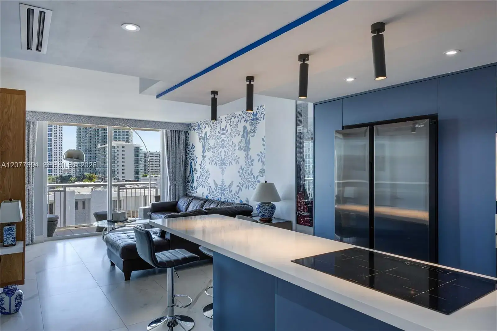 1 bedroom 1 bath Residential Lease for rent at 1345 Lincoln Rd # 1004, Miami Beach FL 33139