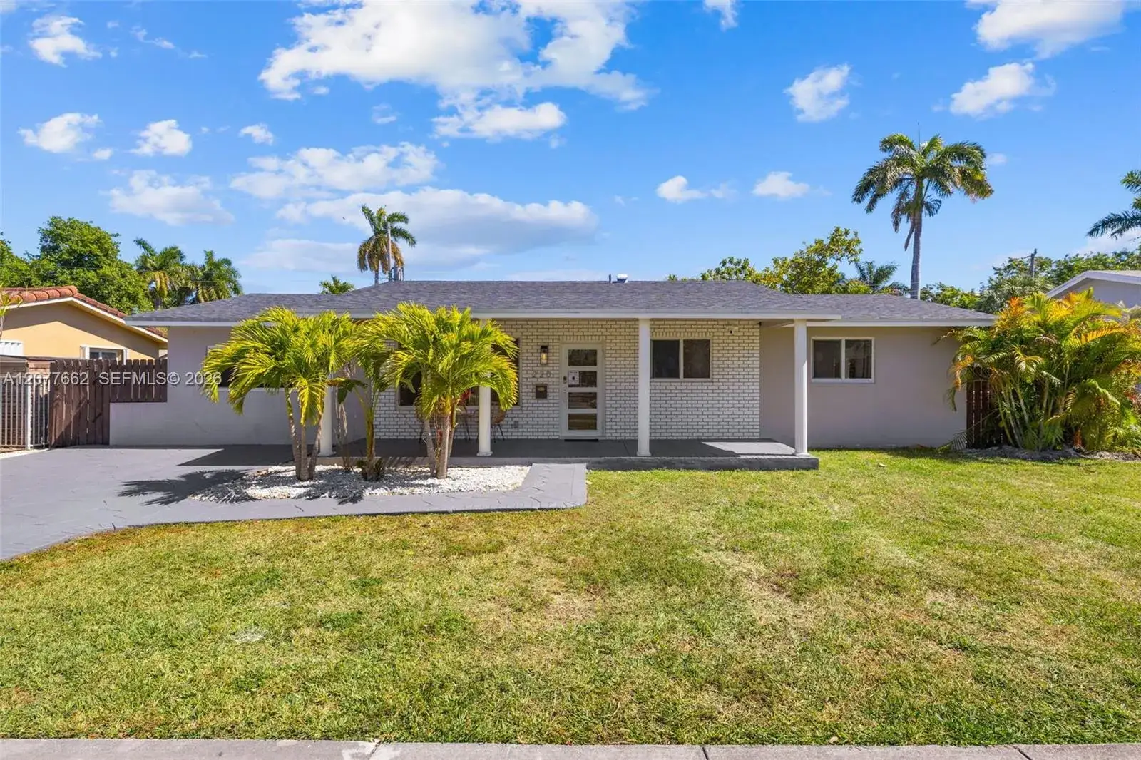 220 NE 10th Ave, Hallandale Beach FL 33009