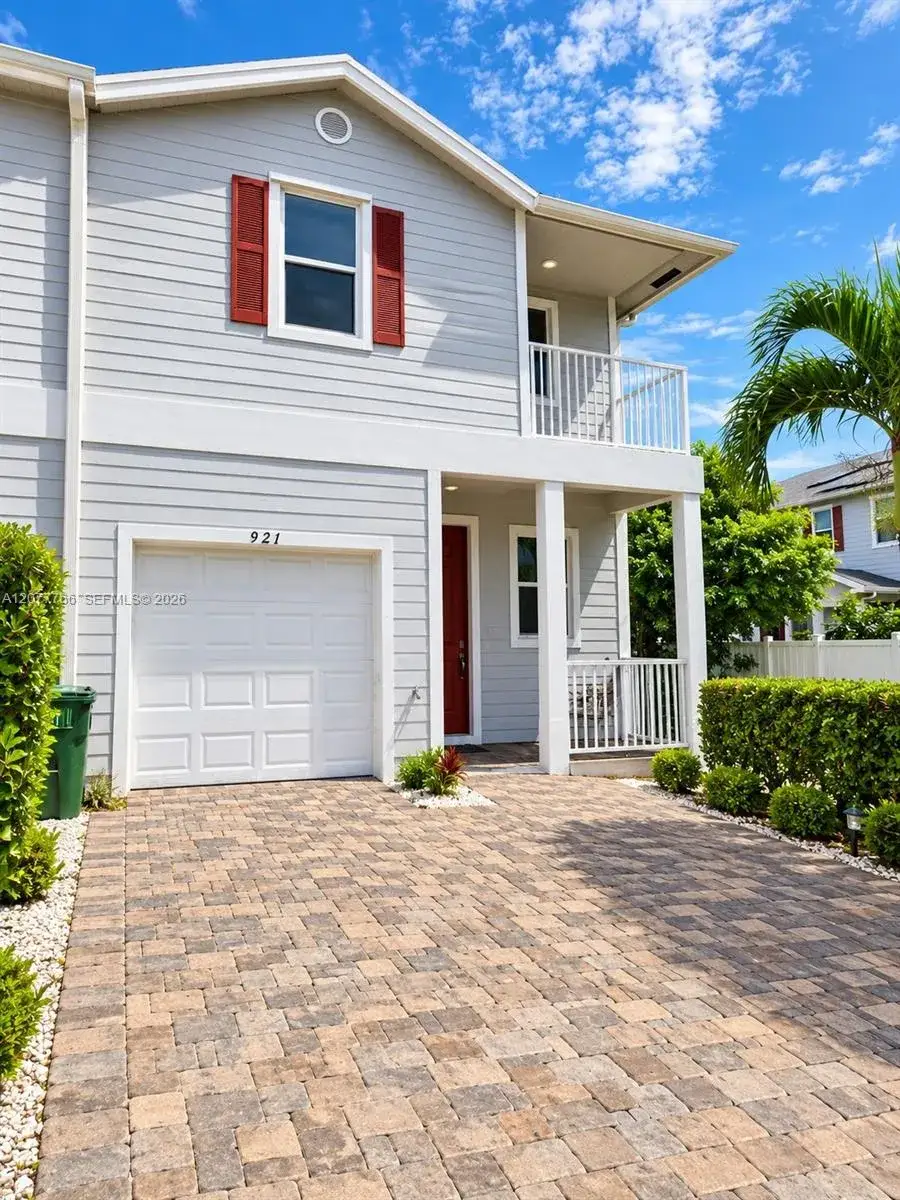921 SE 18th St, Homestead FL 33034