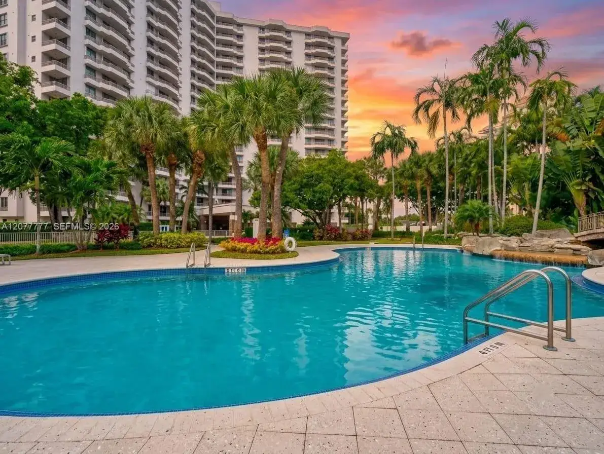 2 bedroom 2 bath Residential for sale at 3300 NE 192nd St # 1612, Aventura FL 33180