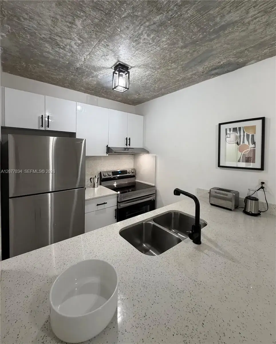 190 NW 69th St # 3, Miami FL 33150