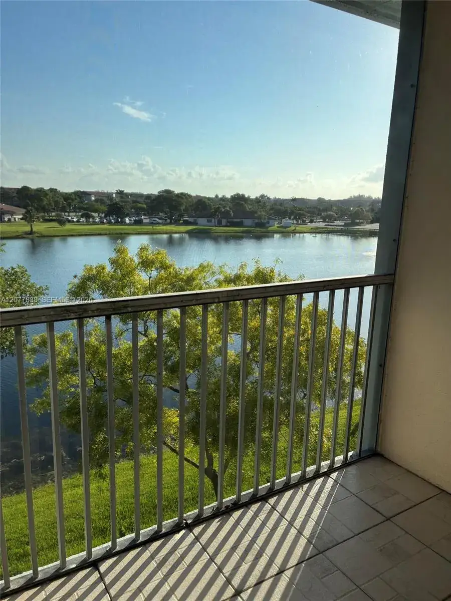 2 bedroom 1 bath Residential for sale at 1251 SW 134th Way # 405A, Pembroke Pines FL 33027