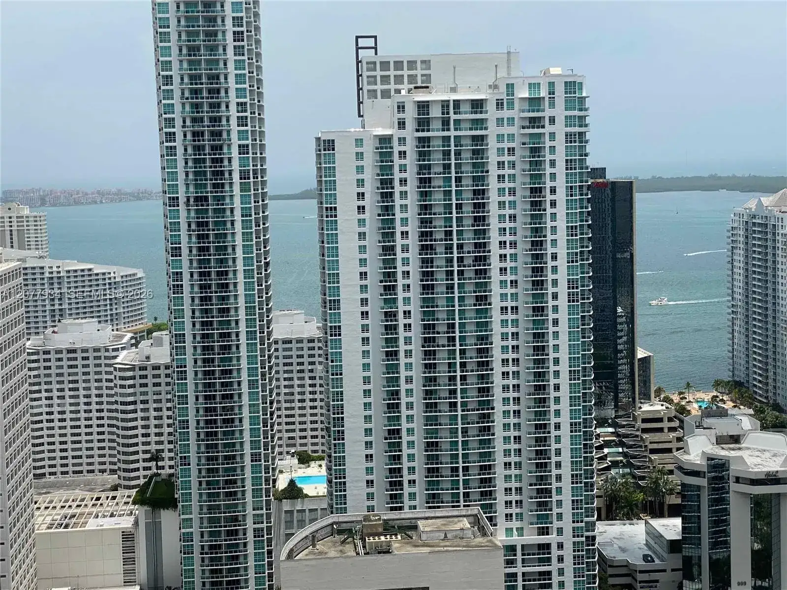 2 bedroom 2 bath Residential Lease for rent at 45 SW 9th St # 3703, Miami FL 33130