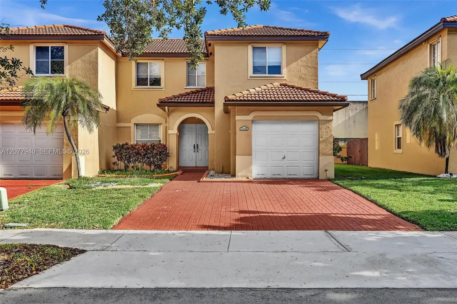 3 bedroom 2 bath Residential for sale at 13949 N Forest Oak Cir, Davie FL 33325
