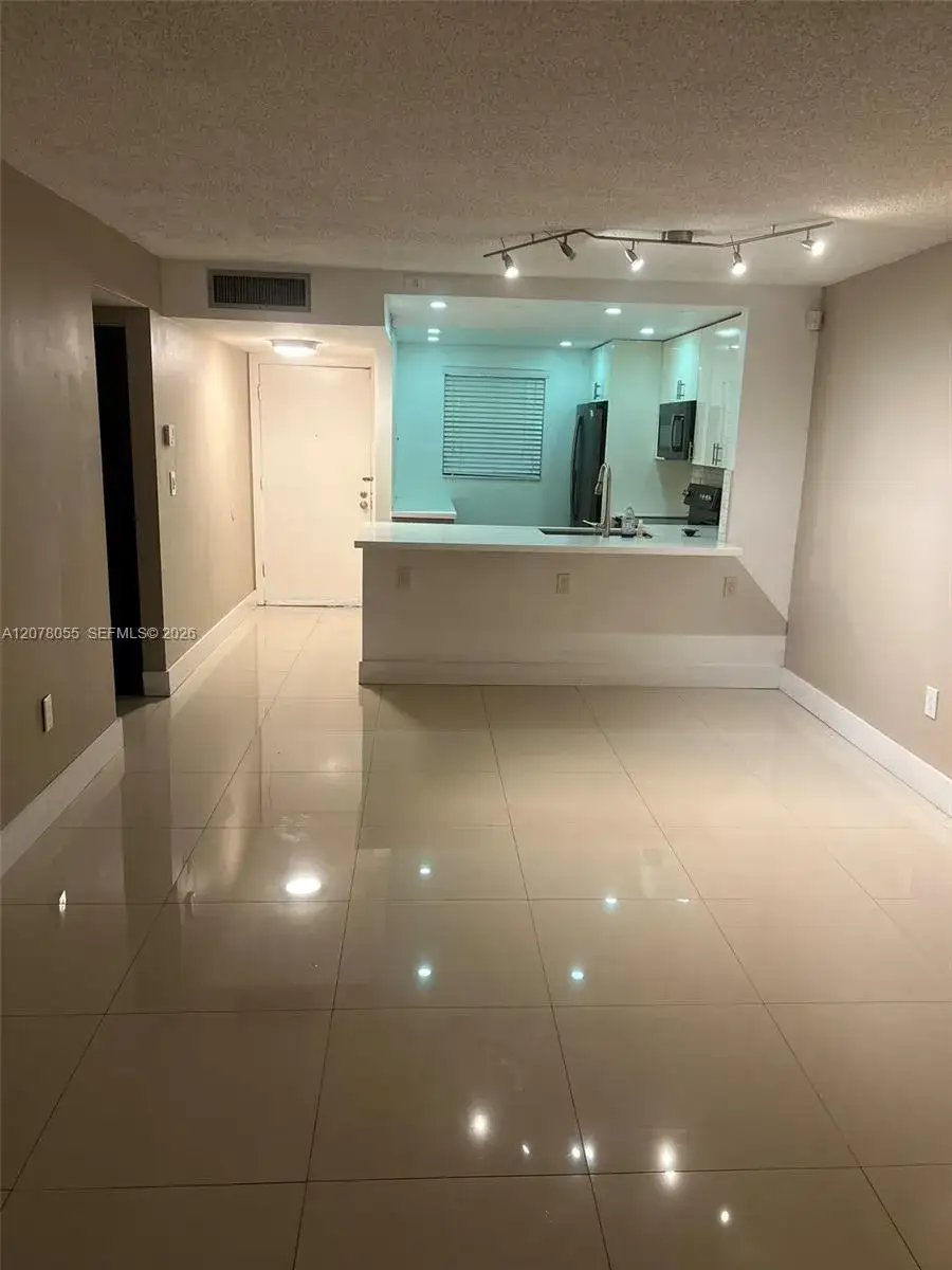 2 bedroom 2 bath Residential Lease for rent at 10625 SW 112th Ave # 106, Miami FL 33176