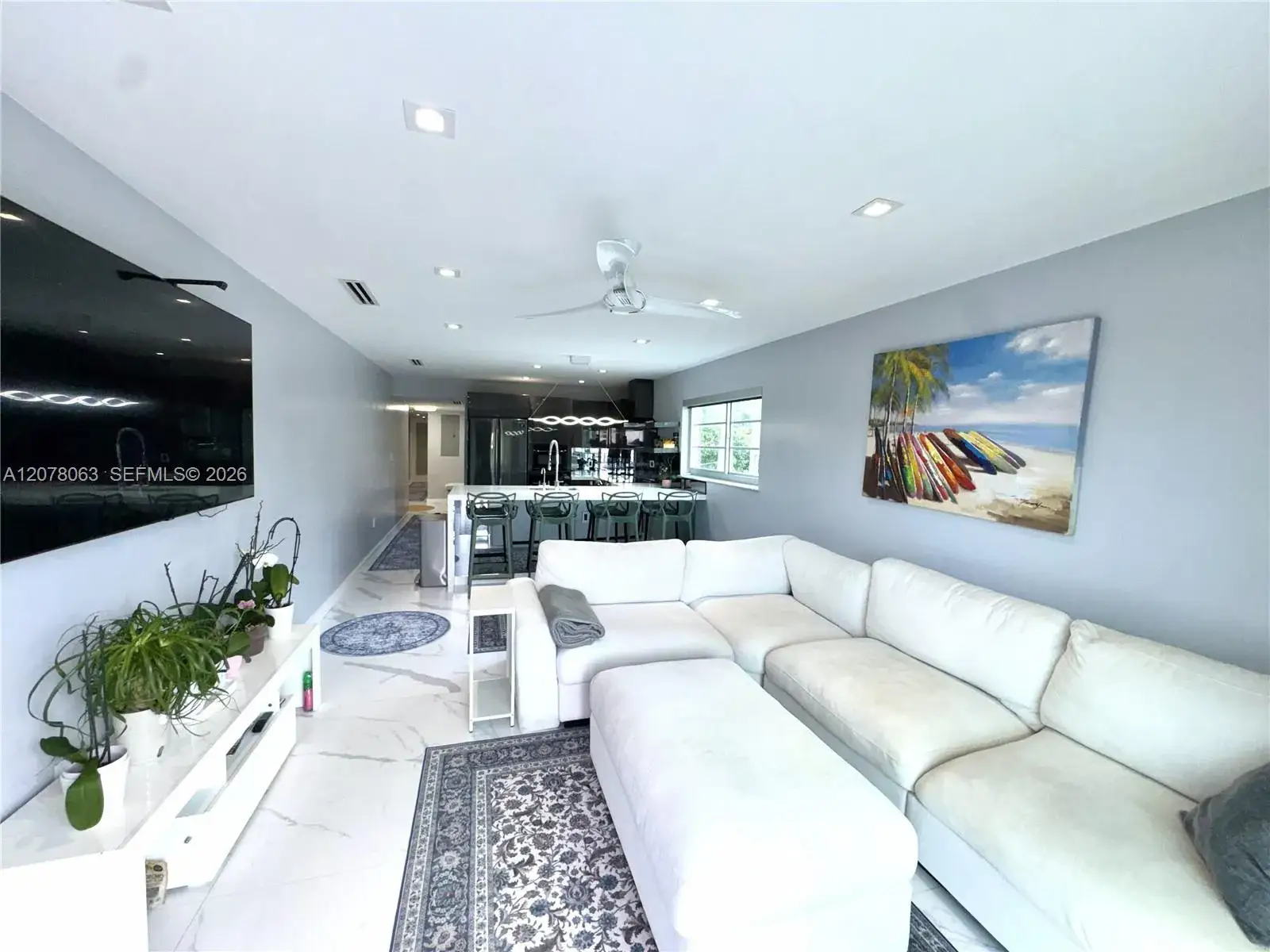 3 bedroom 2 bath Residential Lease for rent at 1428 Euclid Ave # 207, Miami Beach FL 33139