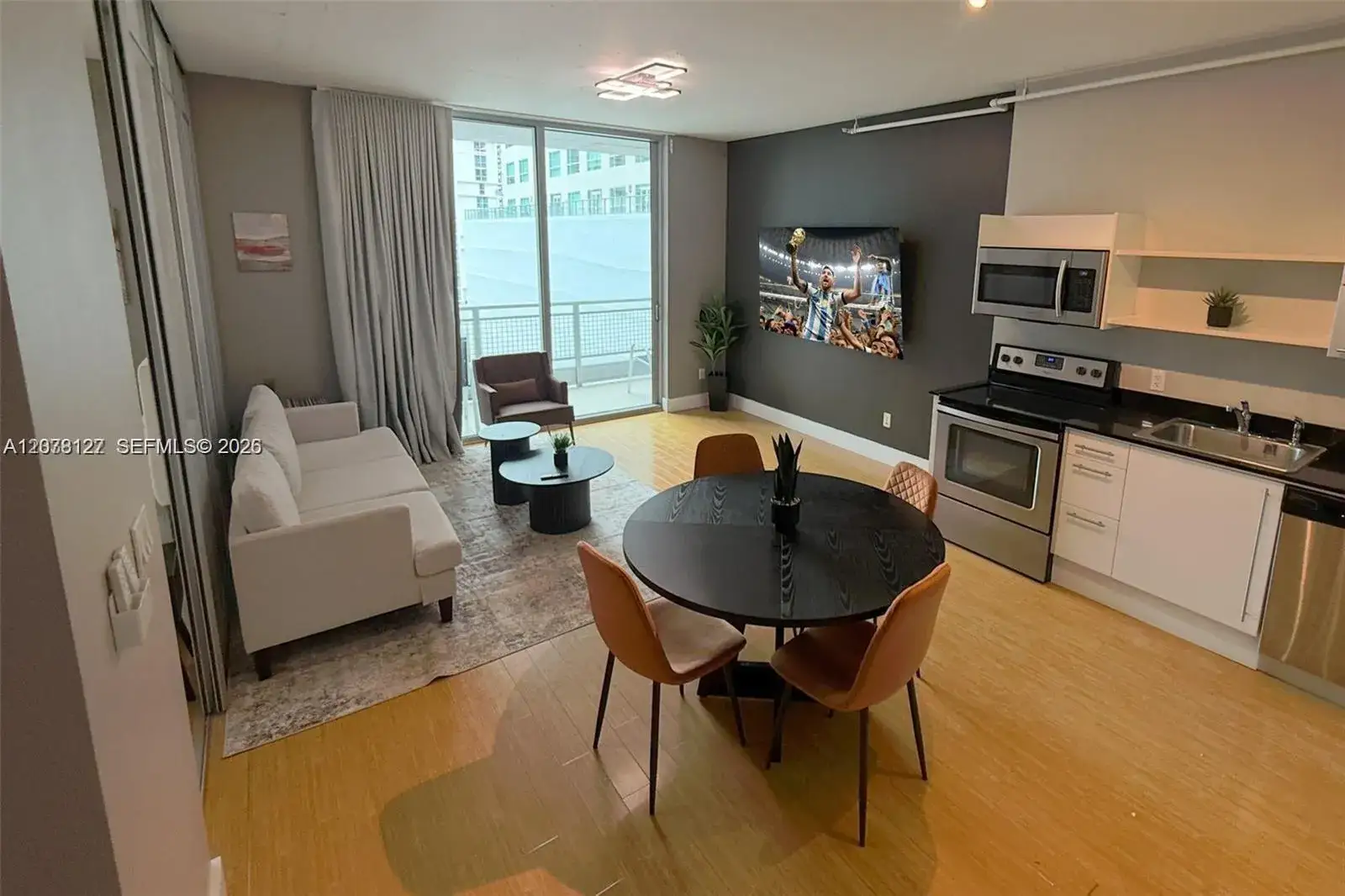 1 bedroom 1 bath Residential Lease for rent at 690 SW 1st Ct # 1221, Miami FL 33130