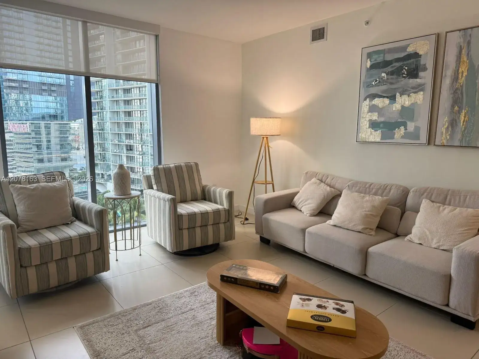 2 bedroom 2 bath Residential Lease for rent at 31 SE 6th St # 2407, Miami FL 33131