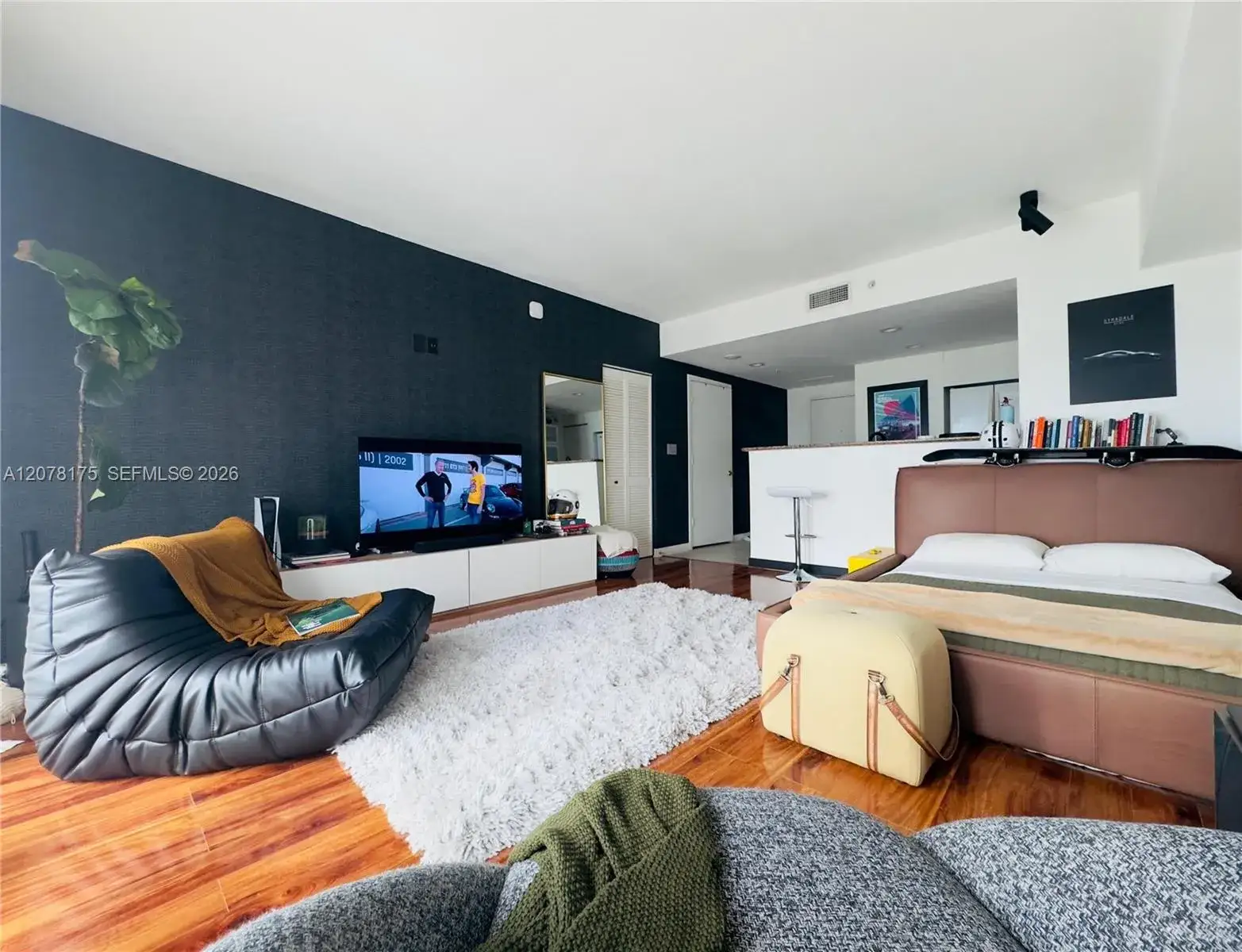 1 bath Residential Lease for rent at 325 S Biscayne Blvd # 4220, Miami FL 33131