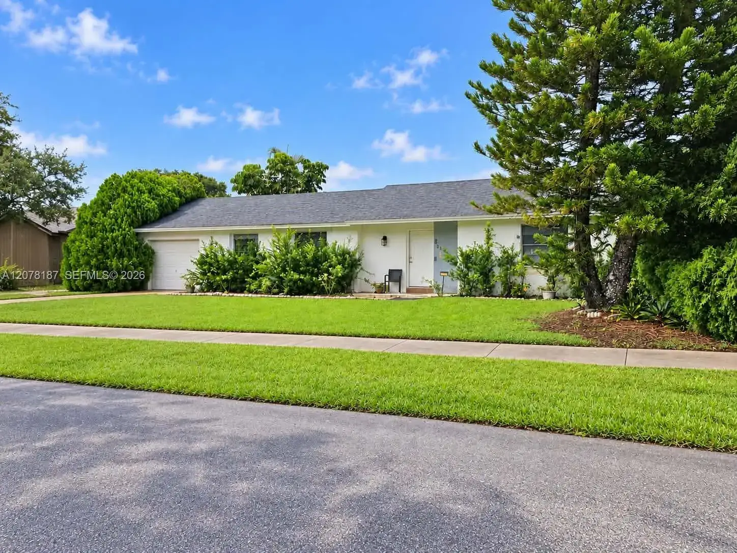 3 bedroom 2 bath Residential for sale at 939 S Bluebird Ln, Homestead FL 33035