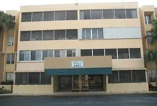 3 bedroom 2 bath Residential for sale at 6821 SW 147th Ave # 4H, Miami FL 33193