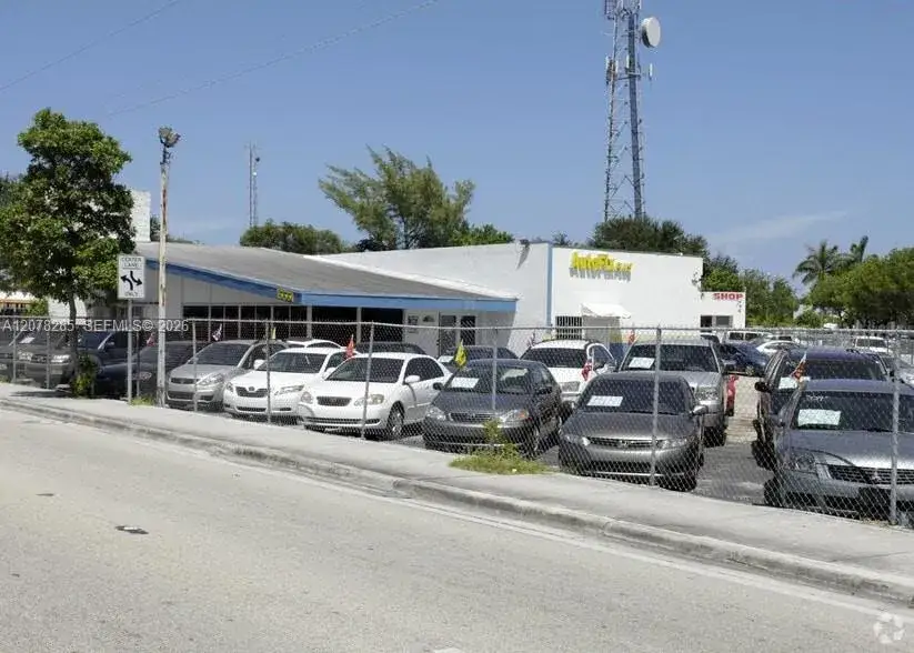 Commercial Sale for sale at 15551 W Dixie Hwy, North Miami Beach FL 33162