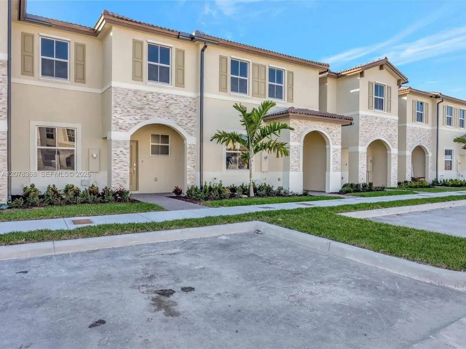 3 bedroom 2 bath Residential Lease for rent at 2574 SE 29th St # 2574, Homestead FL 33035