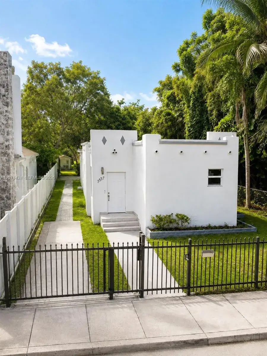 7537 NW 3rd Ave, Miami FL 33150