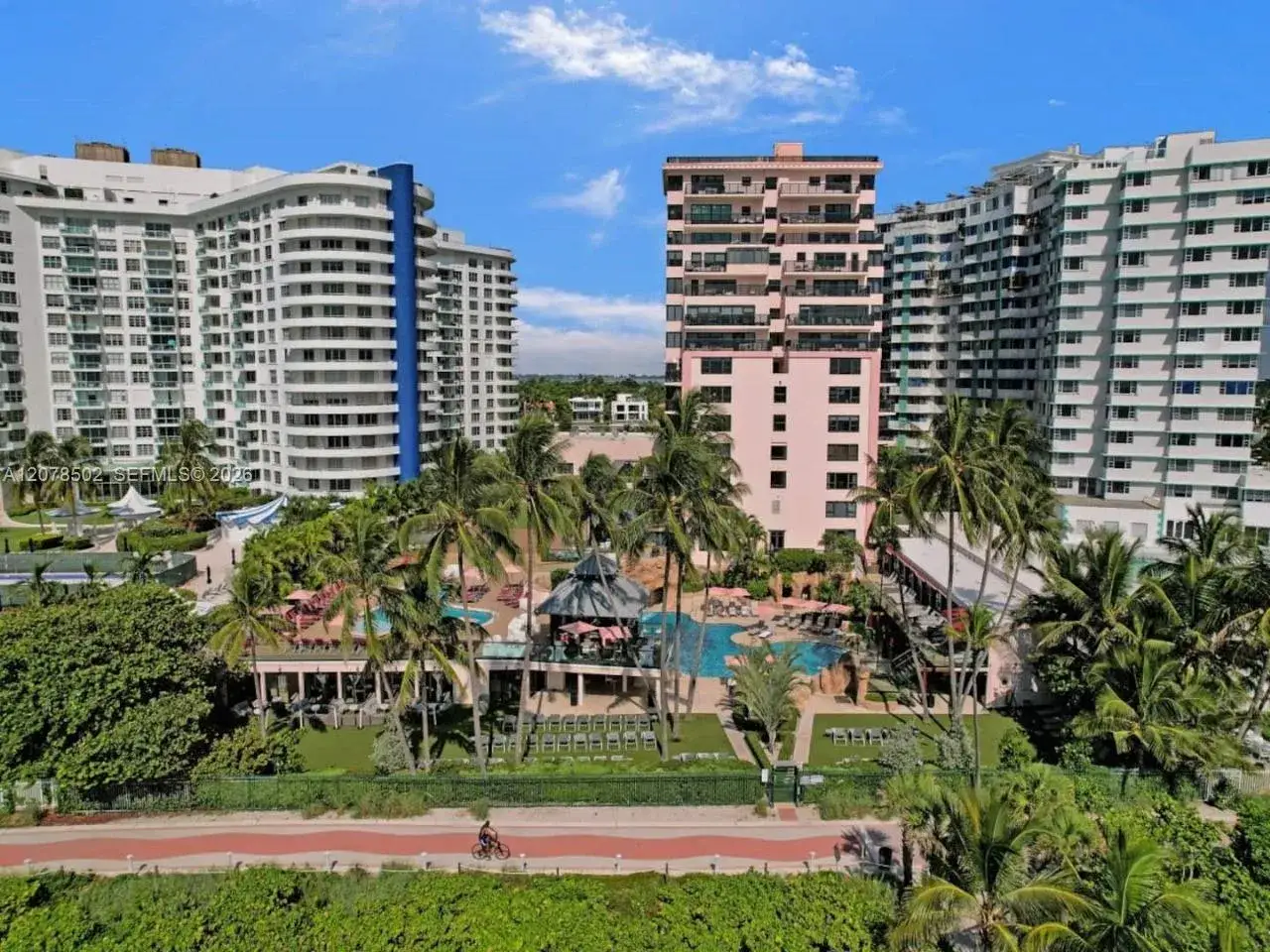 2 bedroom 2 bath Residential for sale at 5225 Collins Ave # 1516, Miami Beach FL 33140