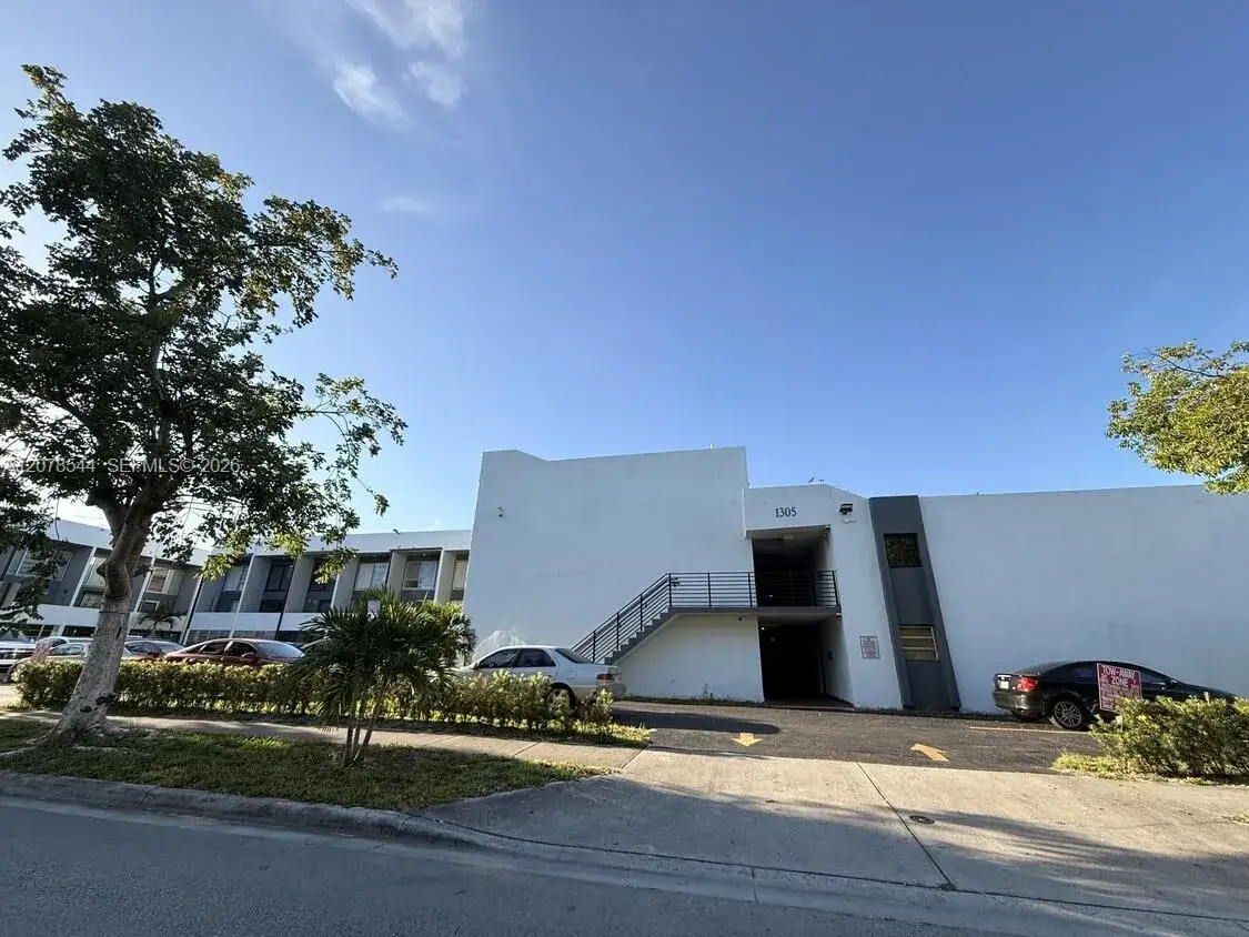 1 bedroom 1 bath Residential for sale at 1305 W 46th St # 108, Hialeah FL 33012
