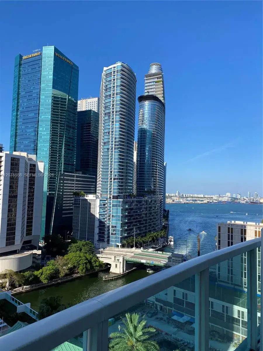 2 bedroom 2 bath Residential Lease for rent at 41 SE 5th St # 1109, Miami FL 33131