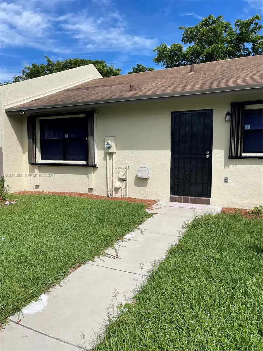 2 bedroom 2 bath Residential Lease for rent at 1441 Woodpecker St # 1441, Homestead FL 33035