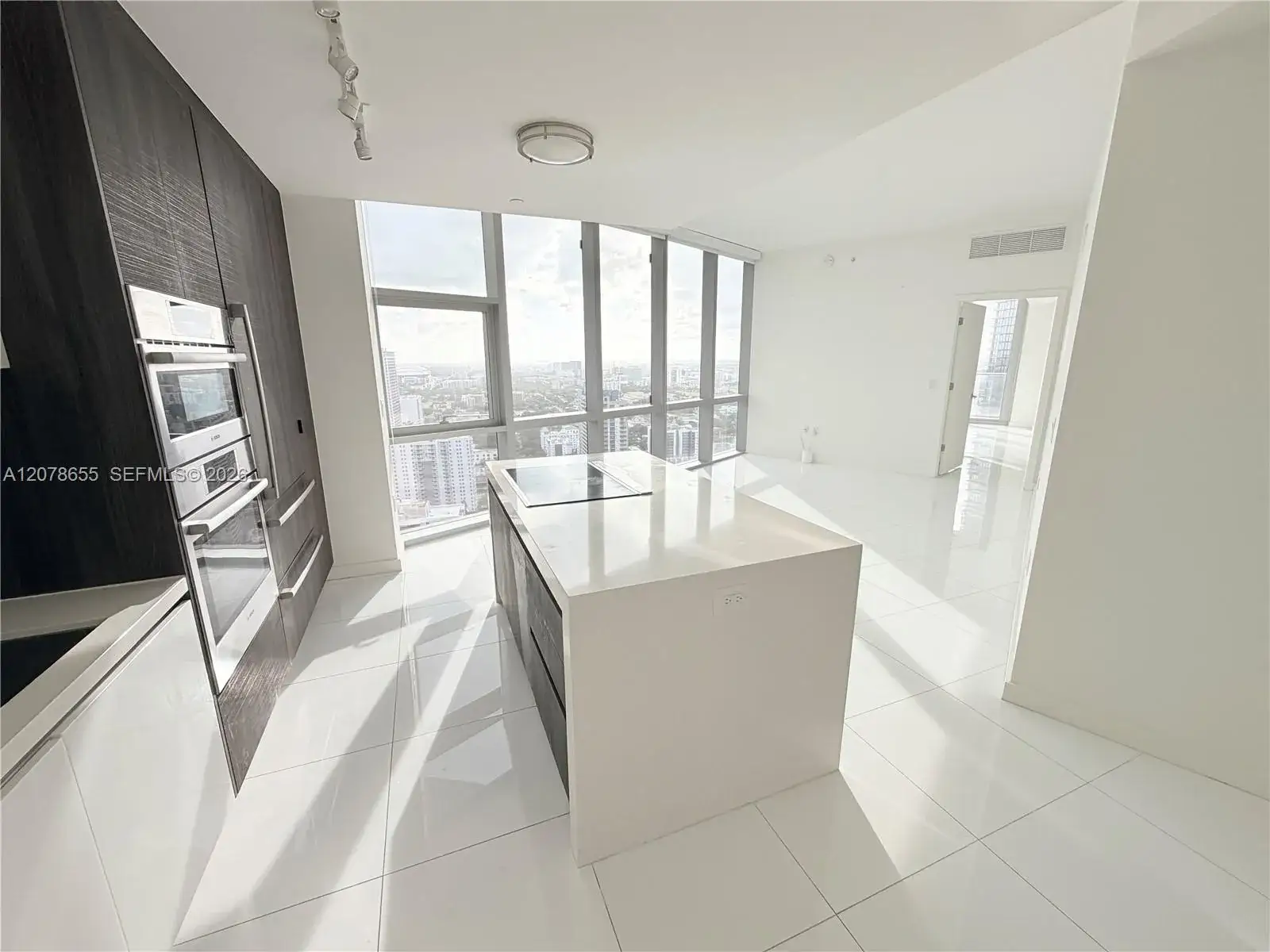 1 bedroom 1 bath Residential for sale at 851 NE 1st Ave # 3202, Miami FL 33132