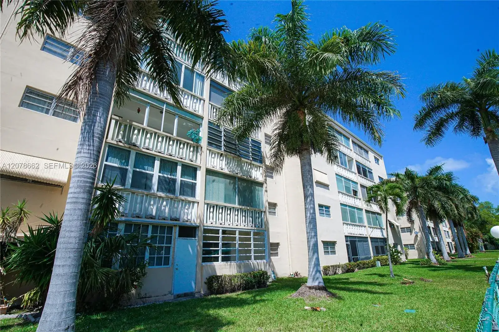 1 bedroom 1 bath Residential Lease for rent at 232 NE 12th Ave # 103, Hallandale Beach FL 33009