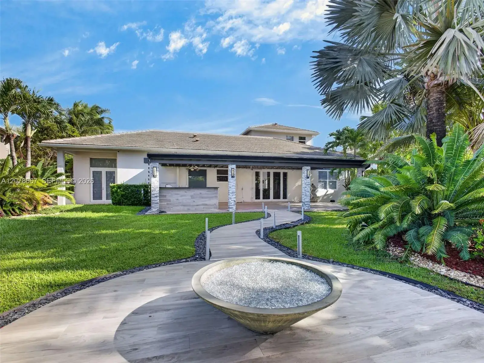 5 bedroom 5 bath Residential for sale at 1371 Victoria Isle Dr, Weston FL 33327