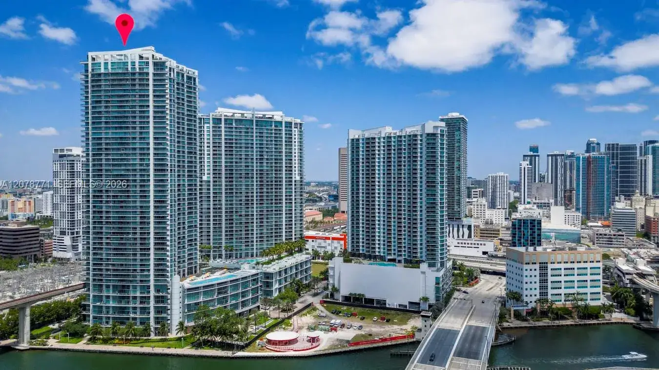 2 bedroom 2 bath Residential Lease for rent at 92 SW 3rd St # 1403, Miami FL 33130