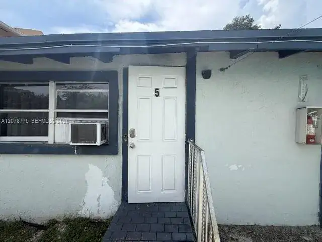 1 bedroom 1 bath Residential Lease for rent at 7638 N Miami Ave # 5, Miami FL 33150