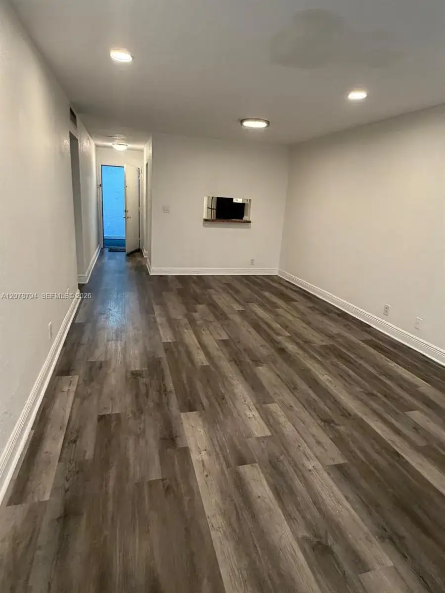2 bedroom 2 bath Residential Lease for rent at 5201 Geneva Way # 311, Doral FL 33166