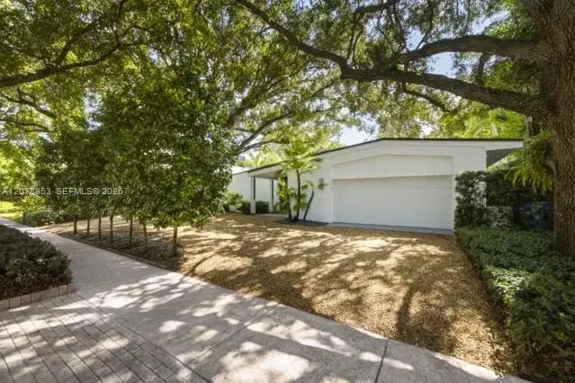 3 bedroom 3 bath Residential for sale at 205 S Shore Dr S, Miami FL 33133