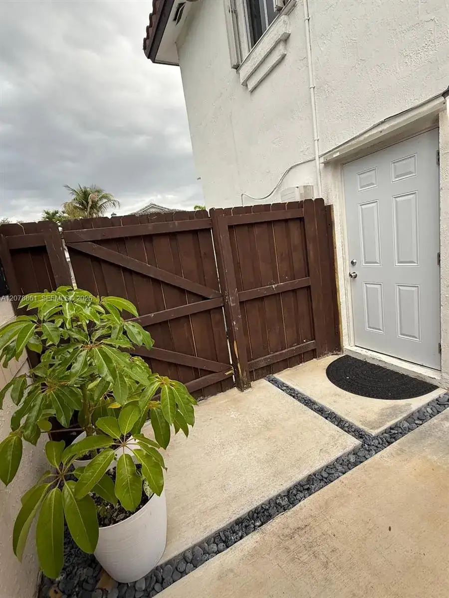 1 bedroom 1 bath Residential Lease for rent at 14729 SW 113 LN, Miami FL 33196