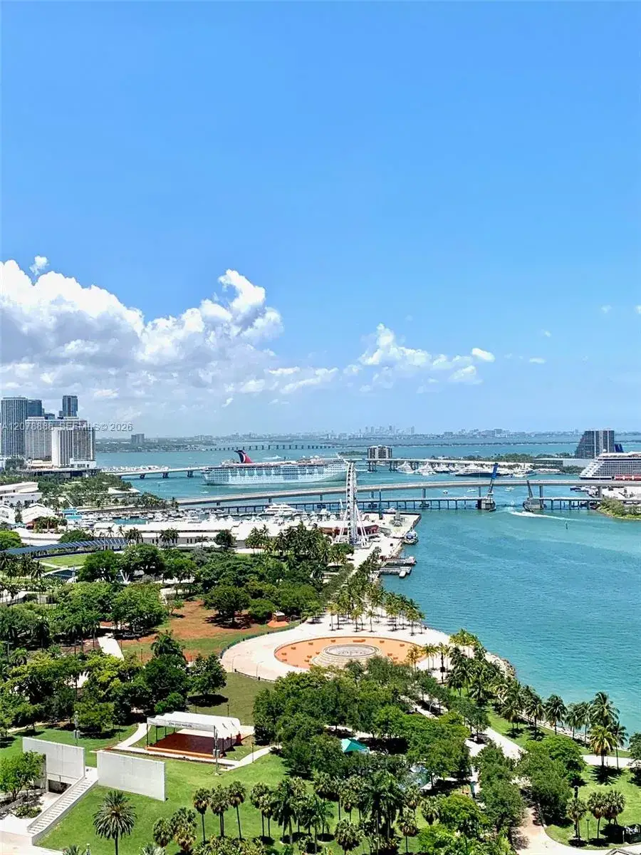2 bedroom 2 bath Residential Lease for rent at 325 S Biscayne Blvd # 2714, Miami FL 33131