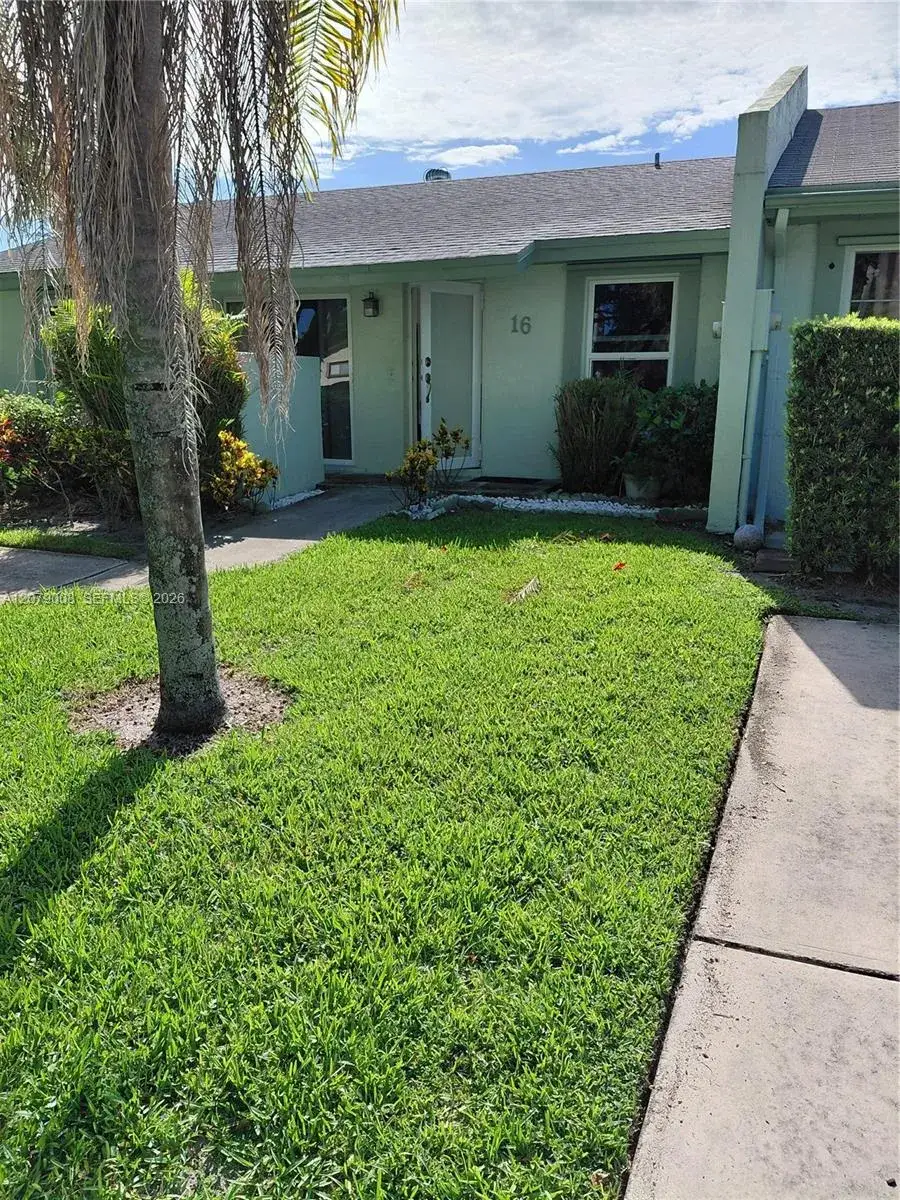 3 bedroom 2 bath Residential for sale at 16 Camden Ln, Boynton Beach FL 33426