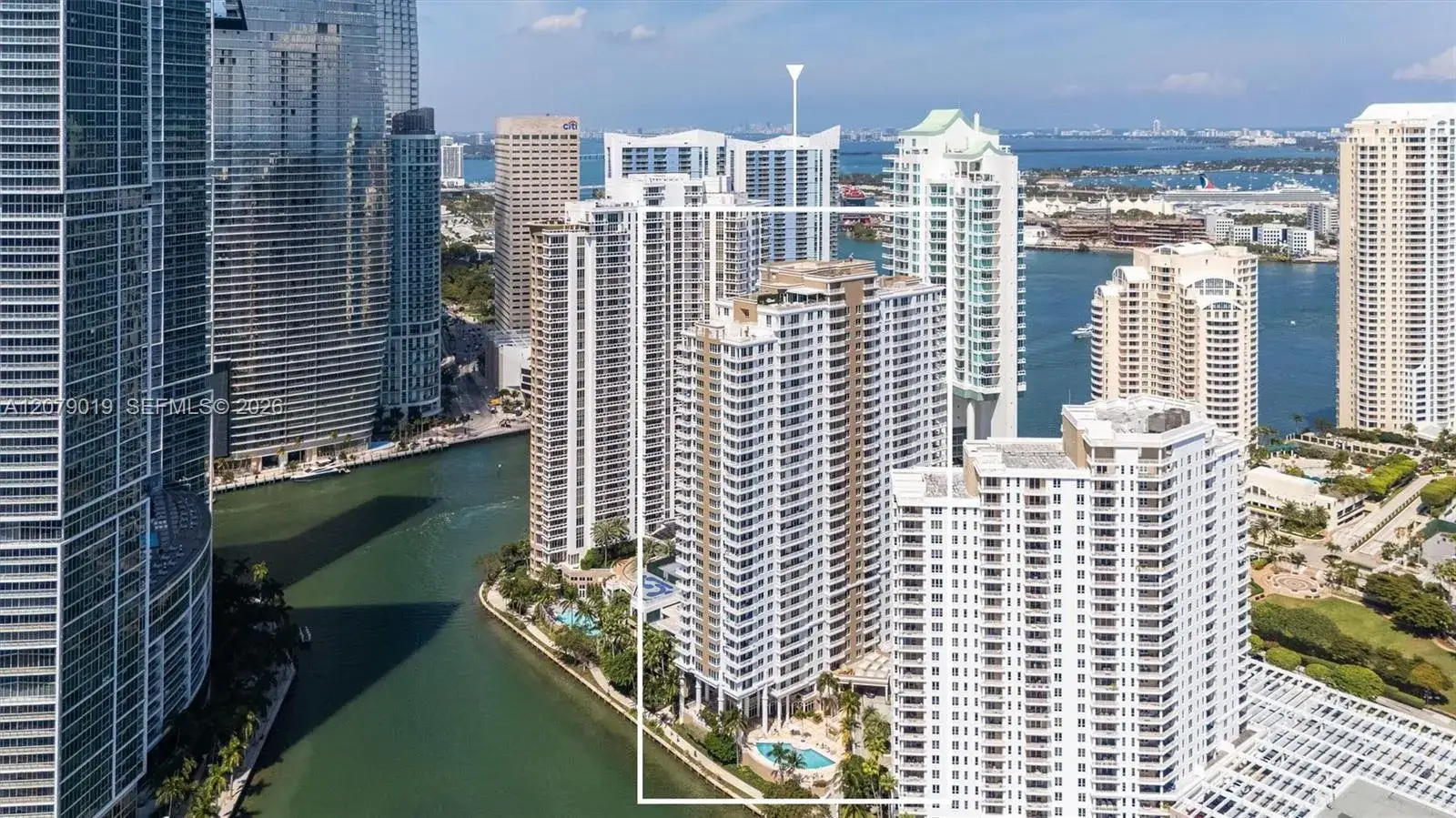 3 bedroom 3 bath Residential Lease for rent at 801 Brickell Key Blvd # 1204, Miami FL 33131