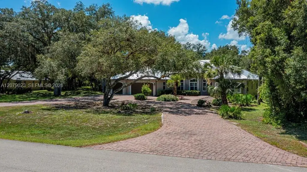 3 bedroom 2 bath Residential for sale at 4033 Oak Haven Dr., La Belle FL 33935