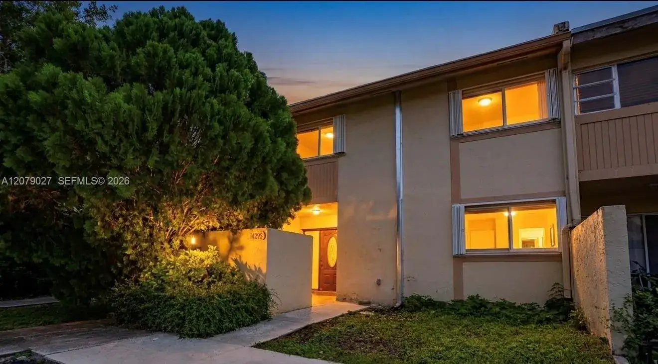 4 bedroom 3 bath Residential Lease for rent at 14295 Kendale Lakes Cir, Miami FL 33183