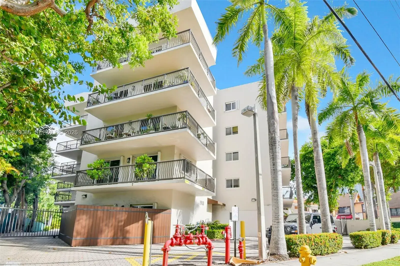 1 bedroom 1 bath Residential Lease for rent at 1918 Brickell Ave # 505, Miami FL 33129