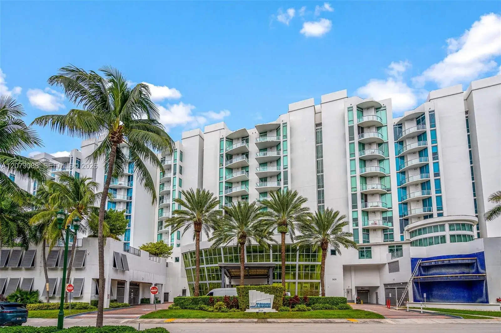 2 bedroom 2 bath Residential Lease for rent at 3029 NE 188th St # 618, Aventura FL 33180