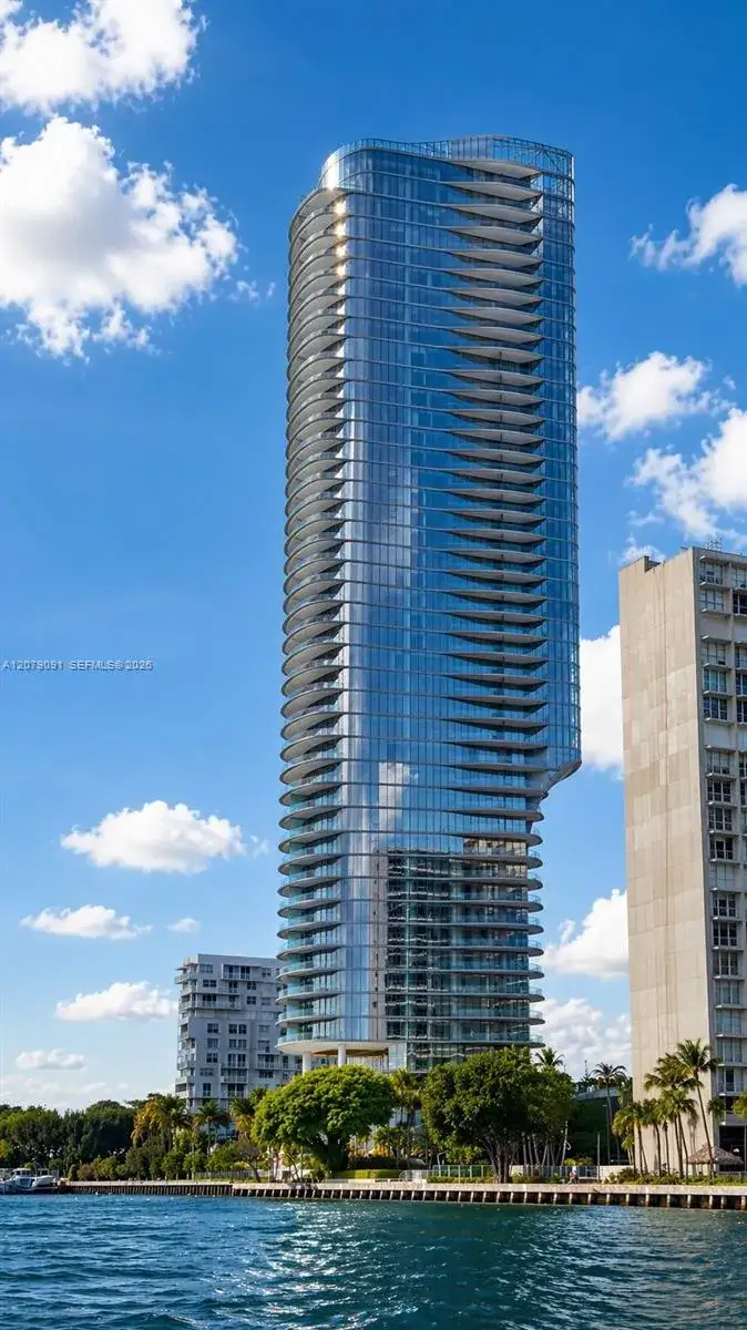 2 bedroom 2 bath Residential Lease for rent at 175 SE 25th rd # 504, Miami FL 33131