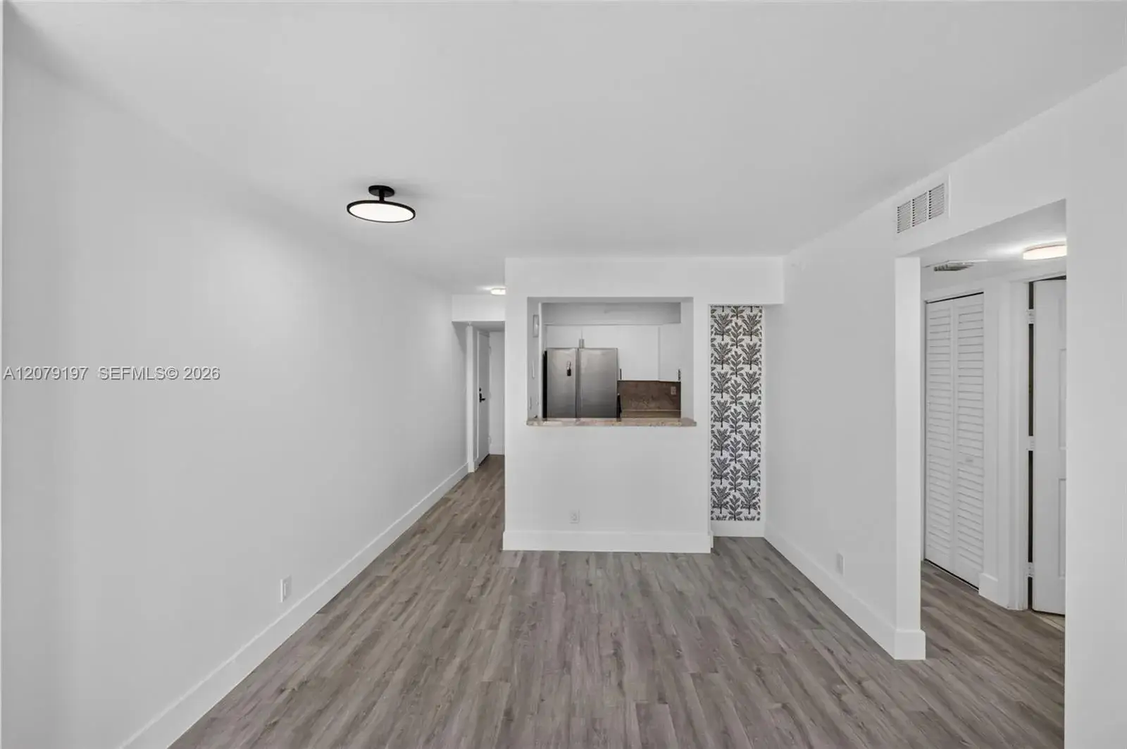 2 bedroom 1 bath Residential Lease for rent at 501 SW 1st St # 607, Miami FL 33130