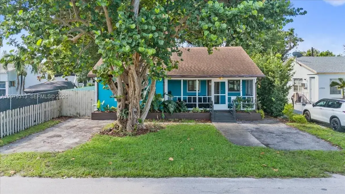 3 bedroom 2 bath Residential for sale at 2434 Lincoln St, Hollywood FL 33020