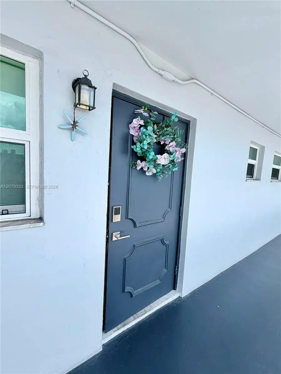 1 bedroom 1 bath Residential Lease for rent at 445 NE 195th St # 430, Miami FL 33179