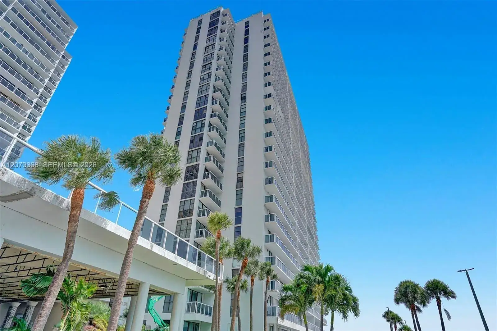 2 bedroom 2 bath Residential Lease for rent at 20515 E Country Club Dr # 346, Aventura FL 33180