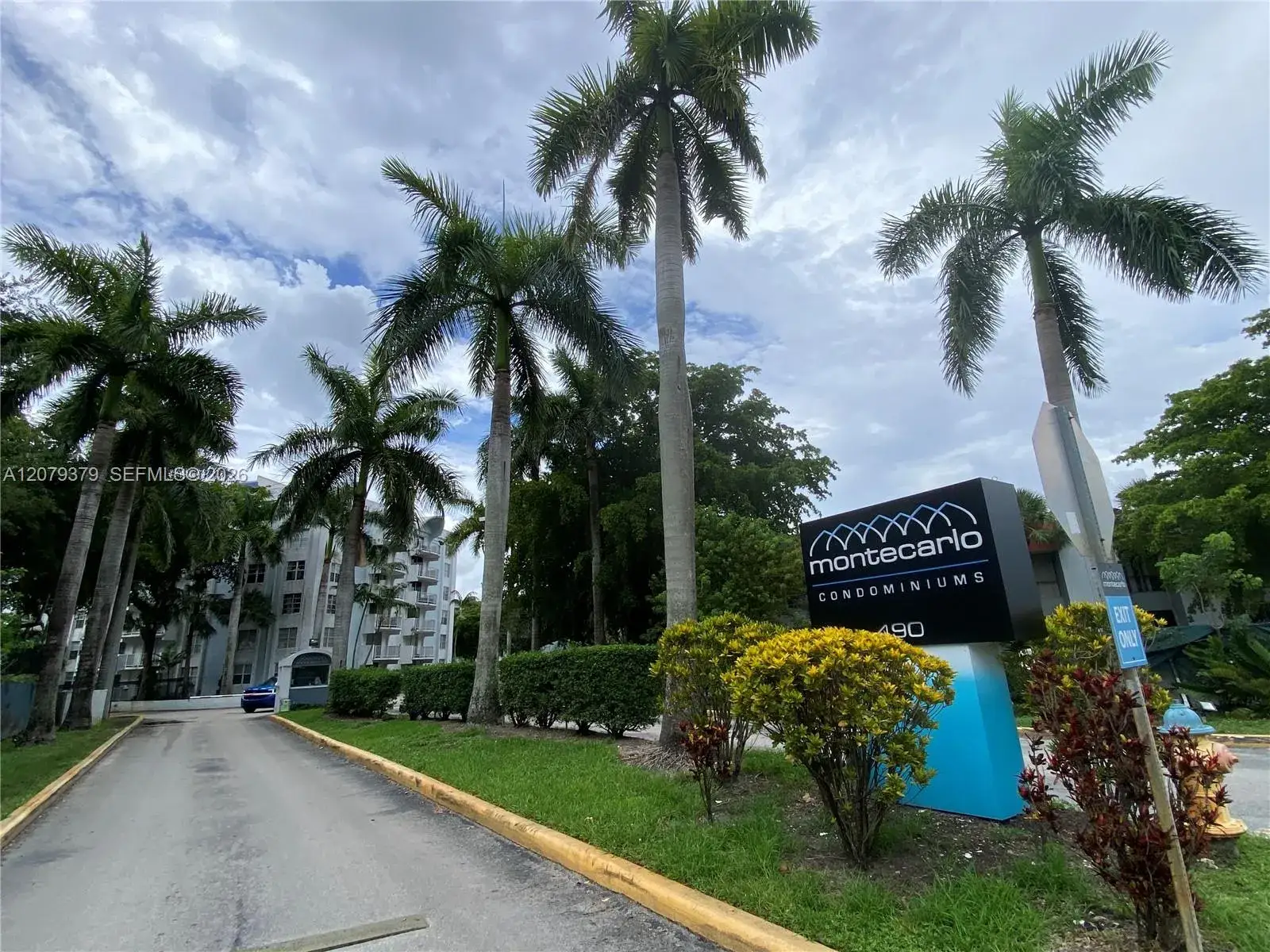 2 bedroom 2 bath Residential Lease for rent at 488 NW 165th St Rd # 415, Miami FL 33169