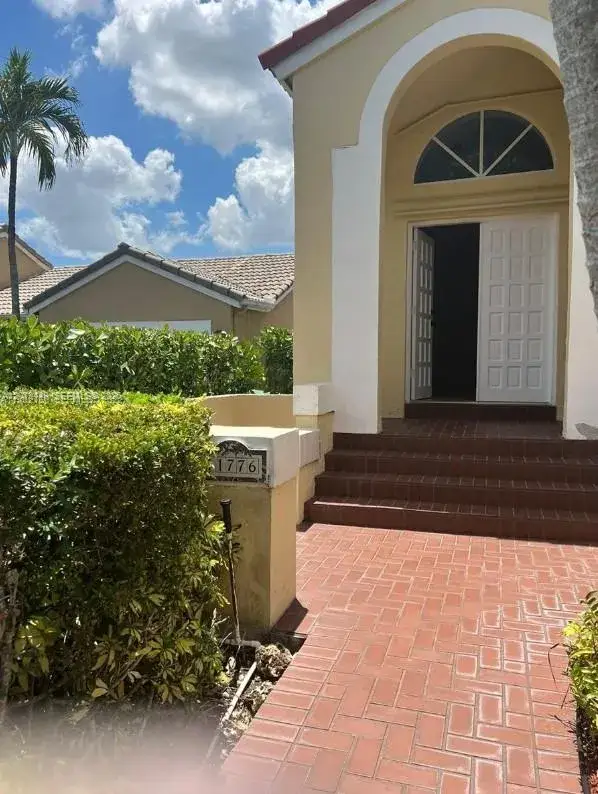 4 bedroom 2 bath Residential Lease for rent at 11776 SW 92nd Ln # 0, Miami FL 33186