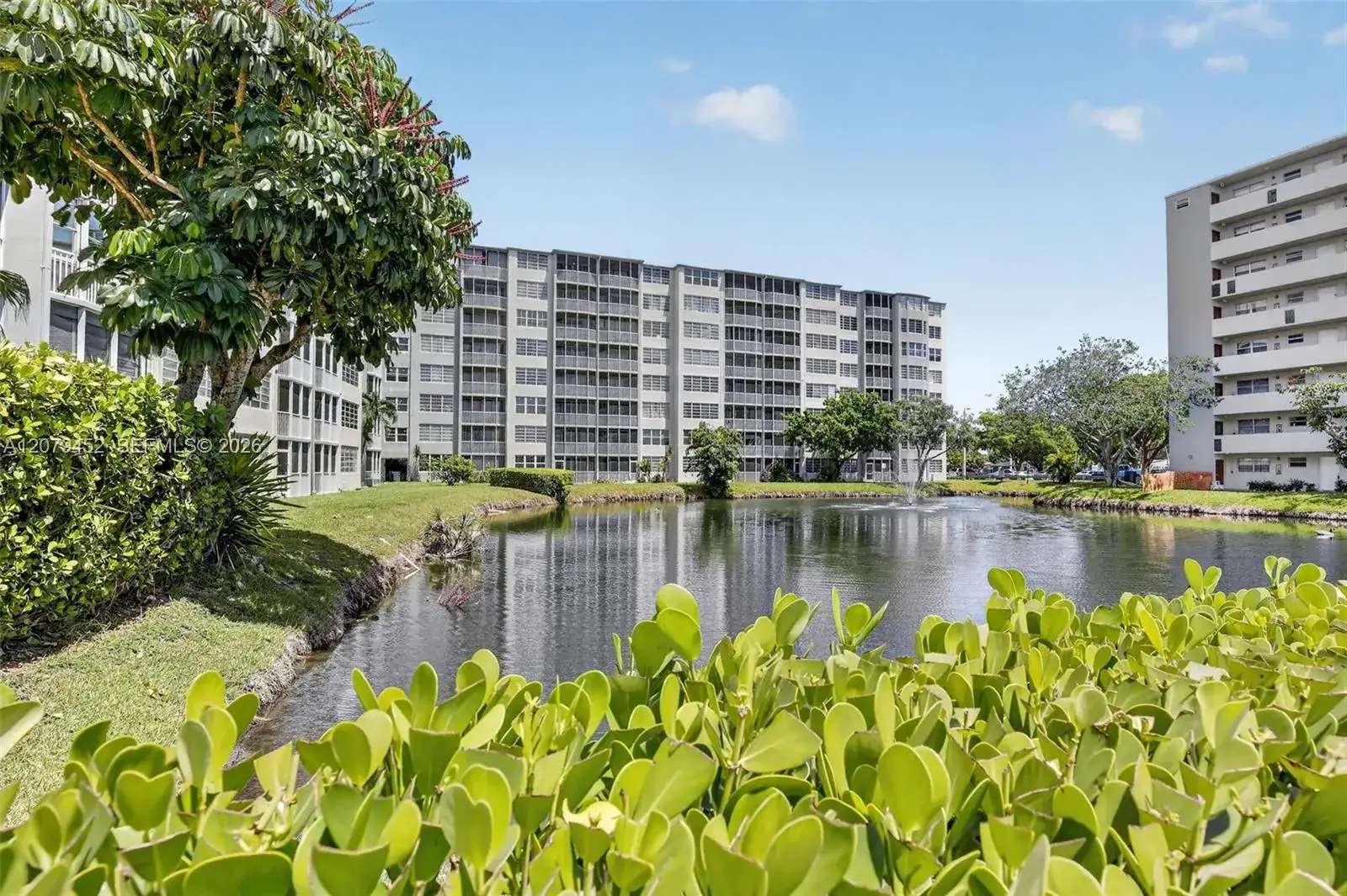 1 bedroom 1 bath Residential for sale at 1770 NE 191st St # 1, Miami FL 33179