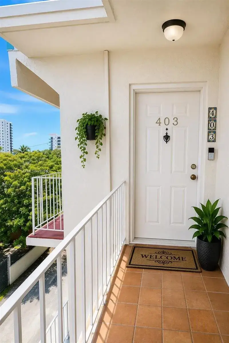 2138 SW 6th St # 403, Miami FL 33135