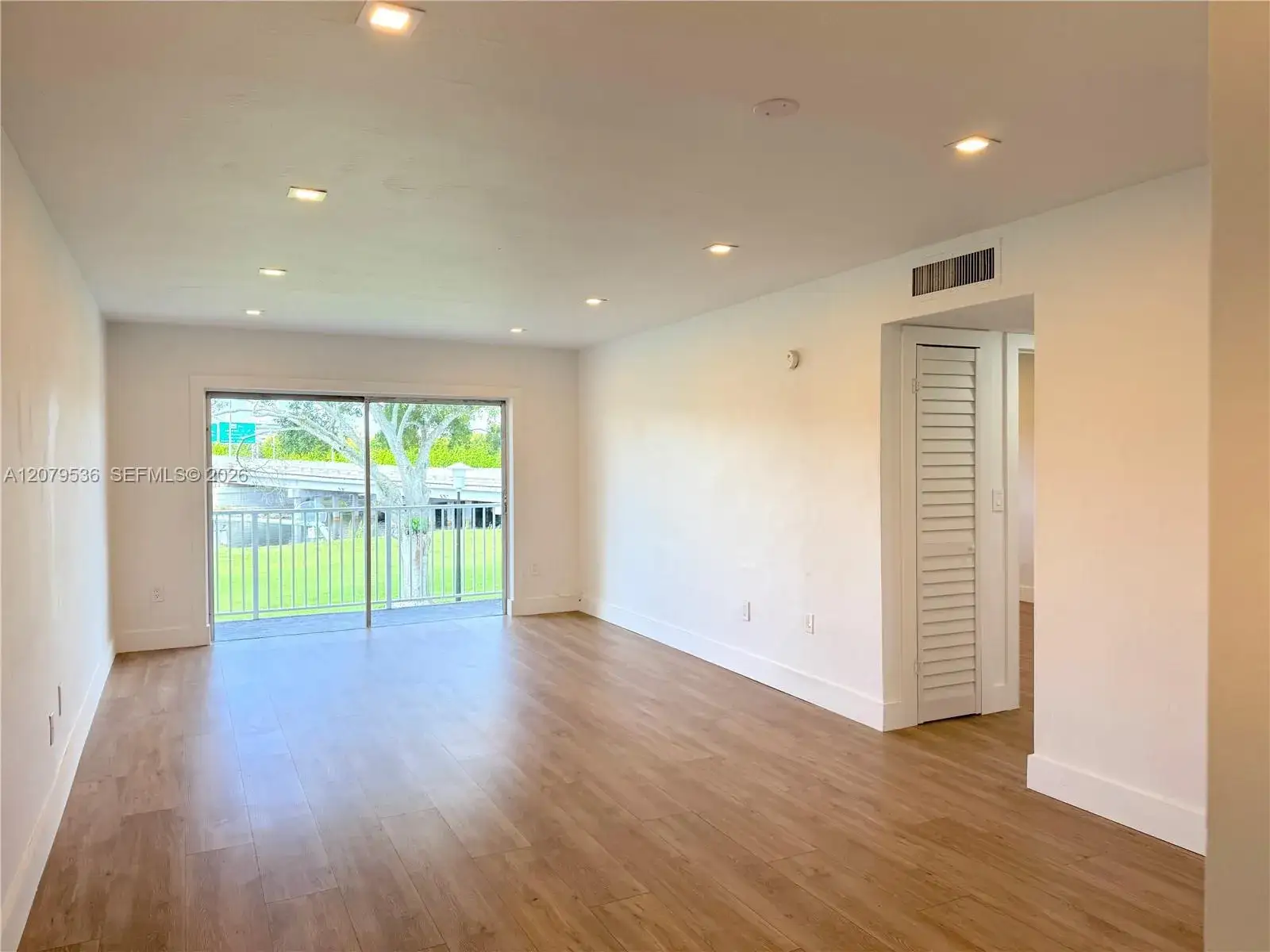 2 bedroom 1 bath Residential Lease for rent at 7660 SW 82nd St # H208, Miami FL 33143