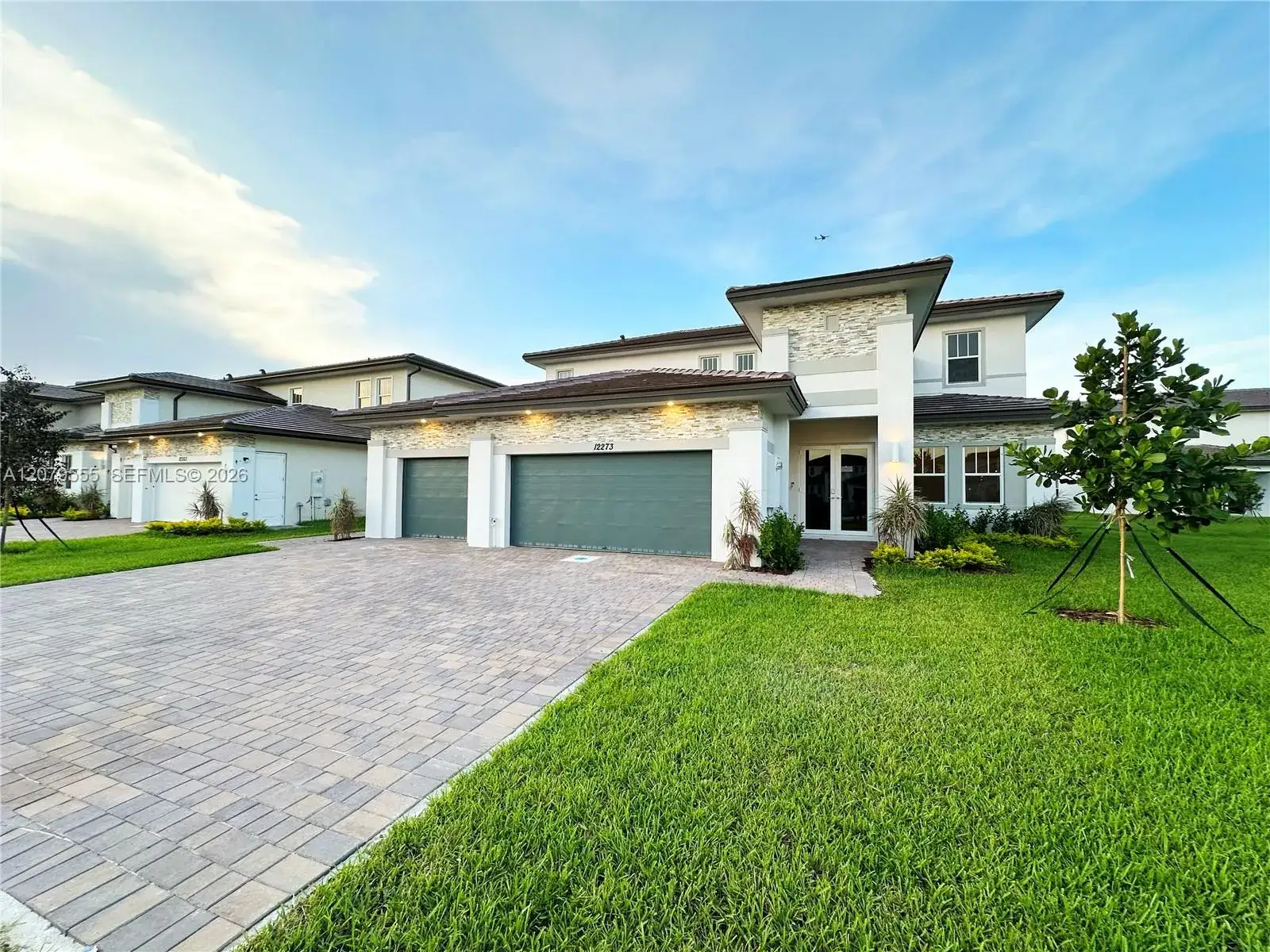 5 bedroom 4 bath Residential Lease for rent at 12273 SW 44th St, Davie FL 33330